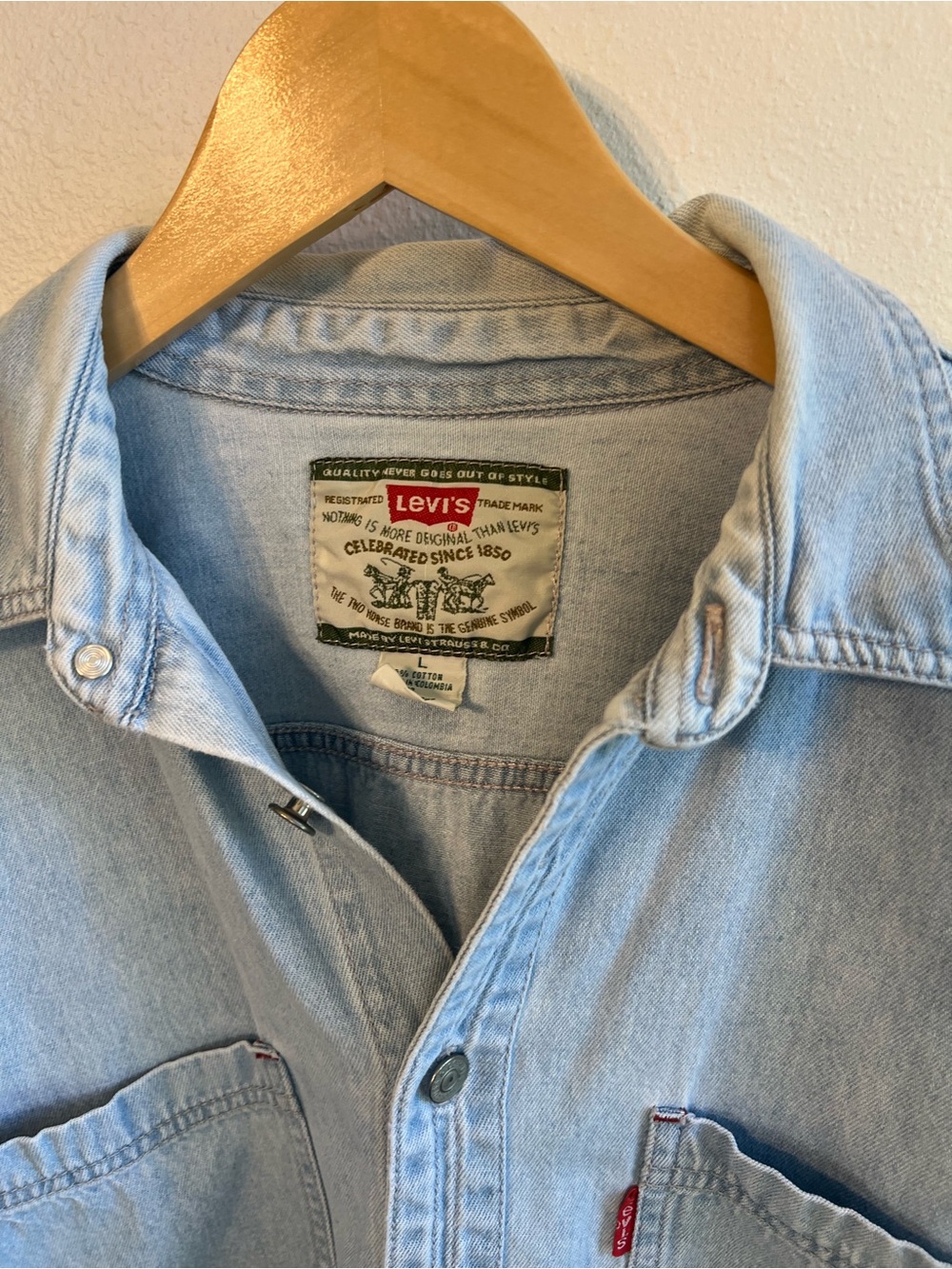 Vintage Levi's Red Tab Light Blue Denim Shirt - Picture 3 of 9
